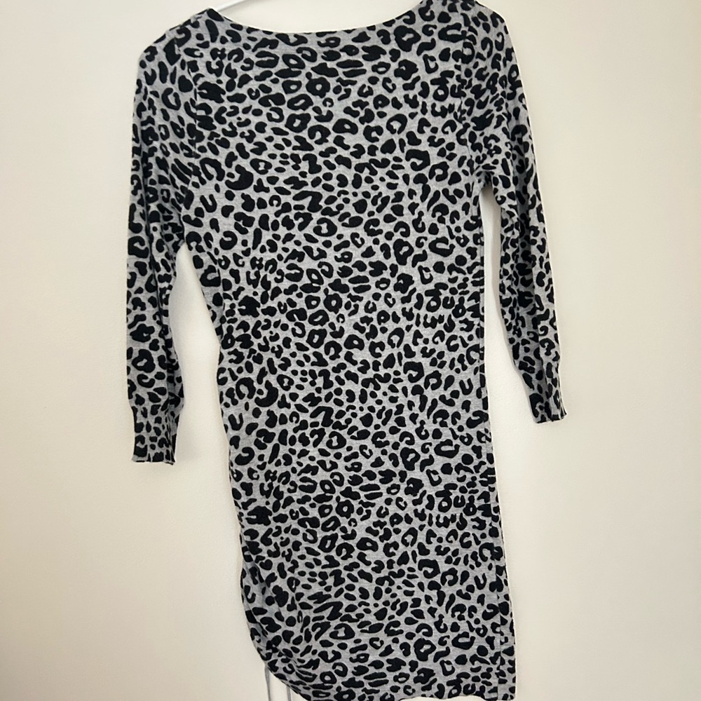 ✨️Suzy Shier Gray and Black Long Sleeve Leopard Print Dress✨️ - Picture 4 of 5